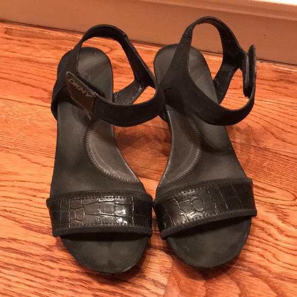 dkny wave platform sandals